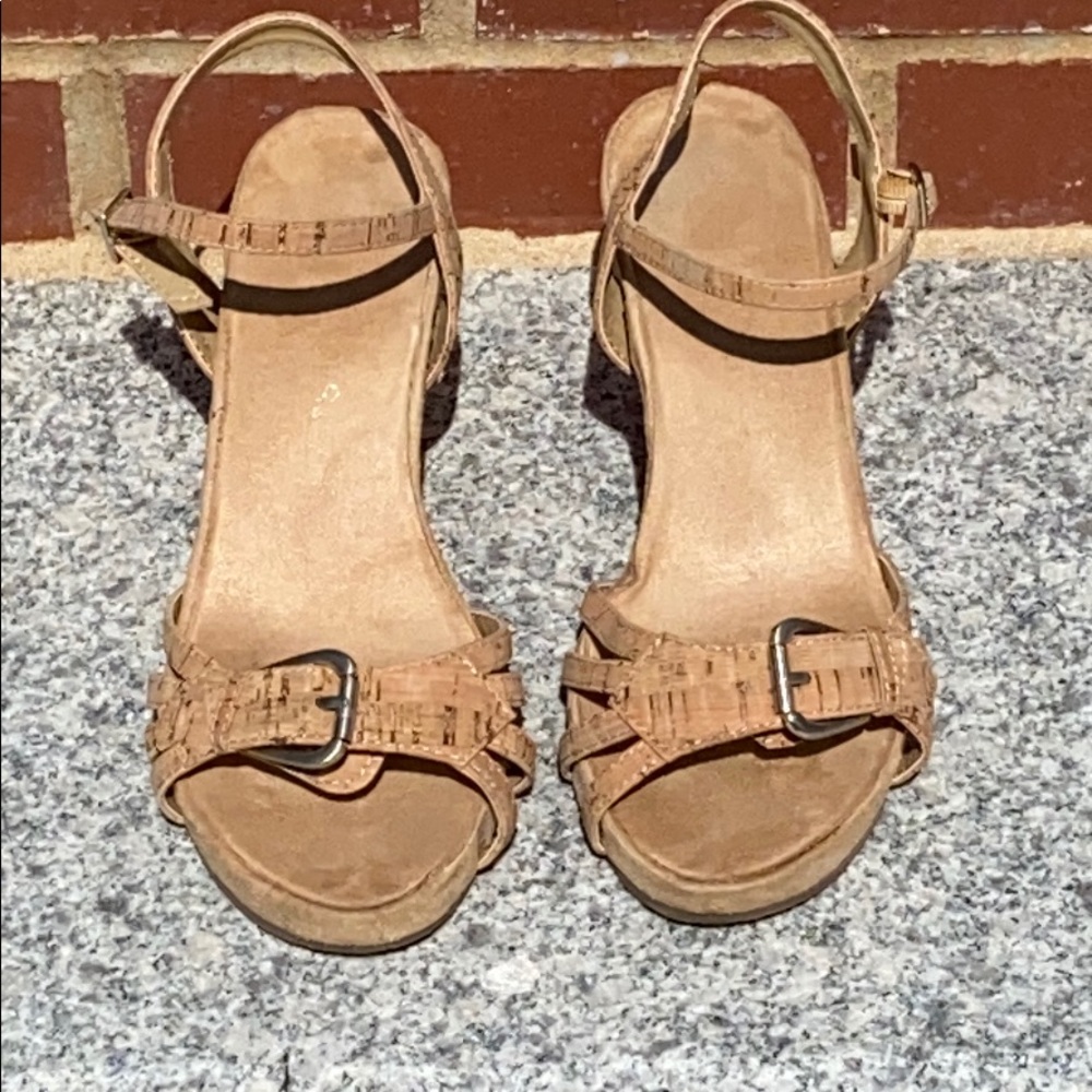 Comfy wedge sandal
